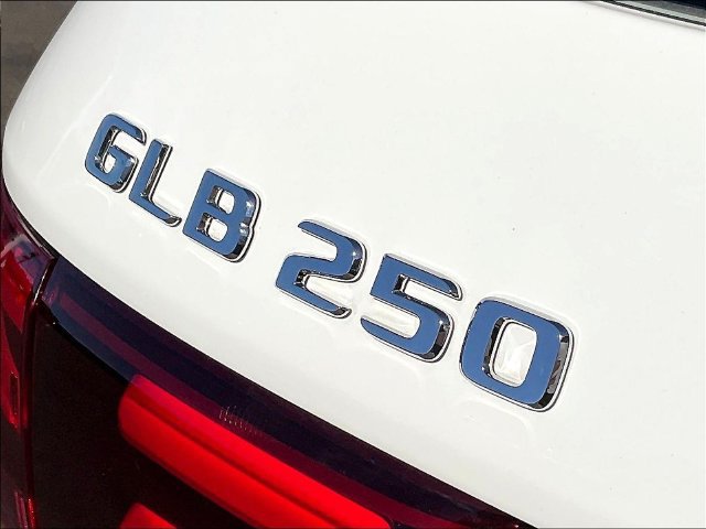 Used 2026 Mercedes-Benz GLB 250 4MATIC image 26