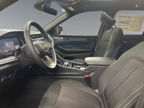 New 2026 Jeep Grand Cherokee Laredo RWD image 9