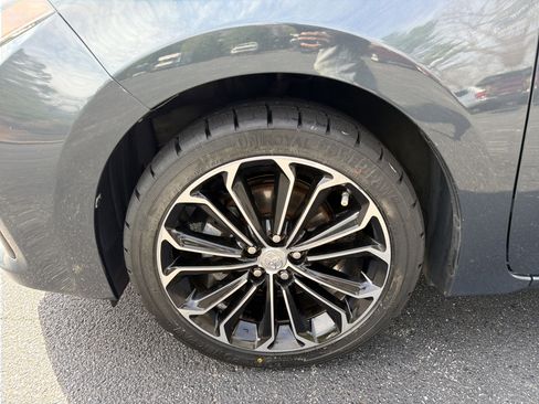 Used 2015 Toyota Corolla S image 11