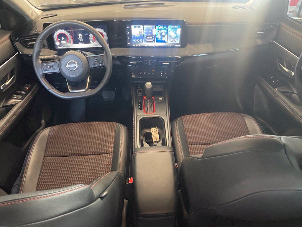 Used 2026 Nissan Kicks SR w/ SR Premium Package FWD image 12
