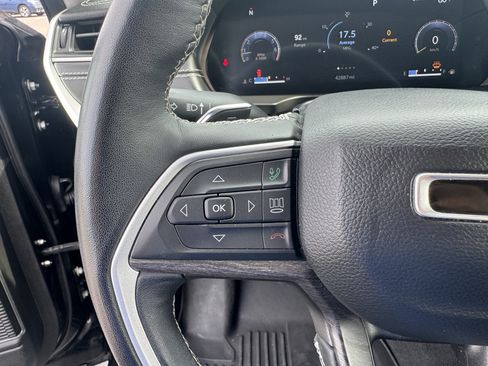 Used 2022 Jeep Grand Cherokee L Limited AWD/4WD image 19