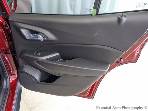 Used 2025 Chevrolet Trax LT w/ Driver Confidence Package FWD image 21