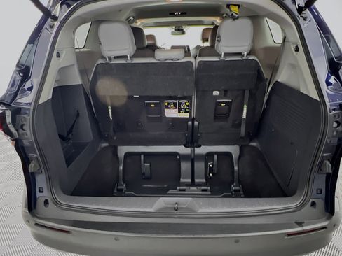 Used 2024 Toyota Sienna XLE image 34