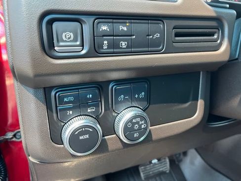 Used 2022 GMC Yukon XL SLT w/ SLT Premium Package AWD/4WD image 15