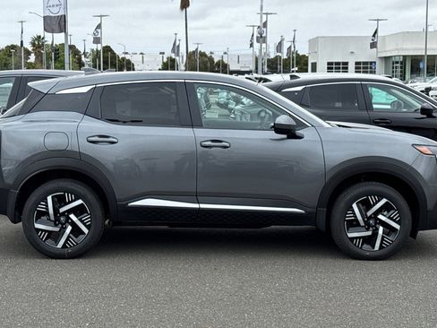 New 2025 Nissan Kicks SV w/ Illumination Package image 3