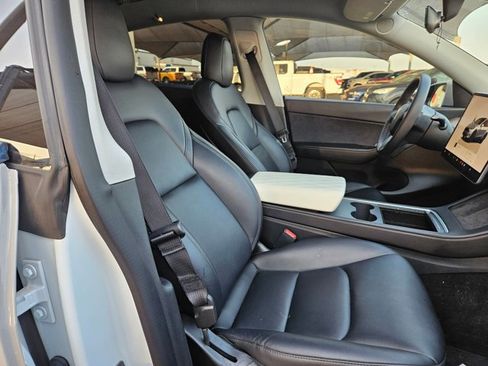 Used 2022 Tesla Model Y Performance image 18