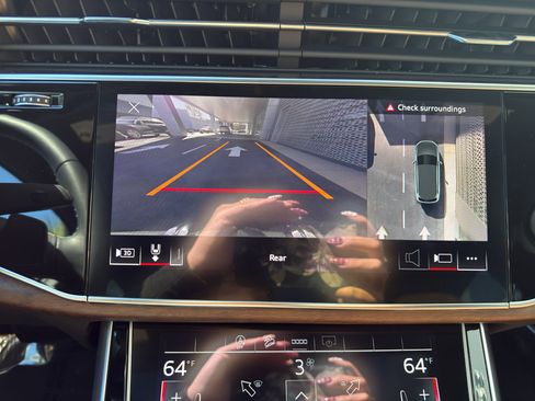 Used 2025 Audi Q7 Premium w/ Convenience Package image 23