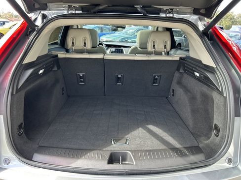 Certified 2023 Cadillac XT4 Luxury w/ Cold Weather Package image 10