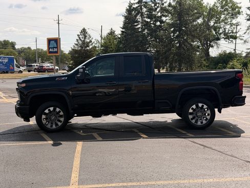 Used 2024 Chevrolet Silverado 2500 Custom w/ Custom Convenience Package AWD/4WD image 5