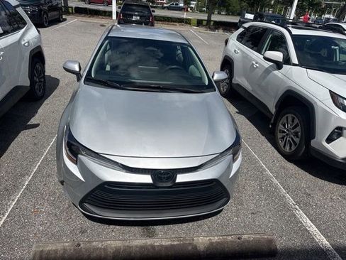 Used 2025 Toyota Corolla LE FWD image 4