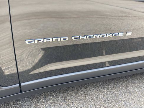 Used 2023 Jeep Grand Cherokee 4WD 4xe image 14