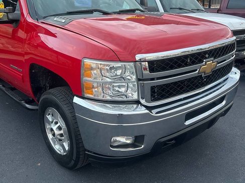 Used 2011 Chevrolet Silverado 2500 LT w/ Interior Plus Package RWD image 25