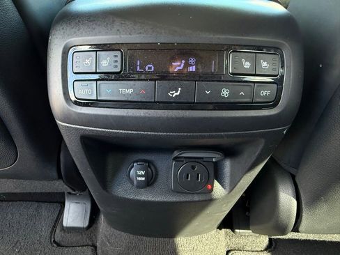 Used 2023 Hyundai Palisade SEL w/ Premium Package image 12