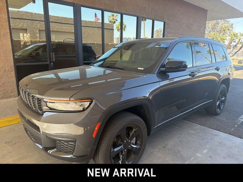 Used 2025 Jeep Grand Cherokee L Altitude AWD/4WD image 1