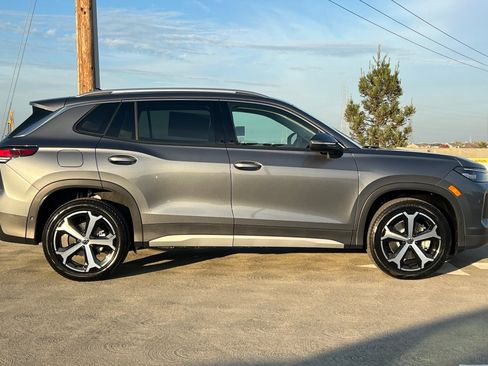 New 2026 Volkswagen Tiguan SE image 3