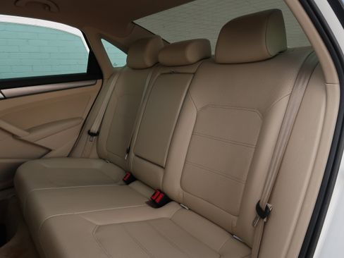 Used 2014 Volkswagen Passat TDI SE image 31