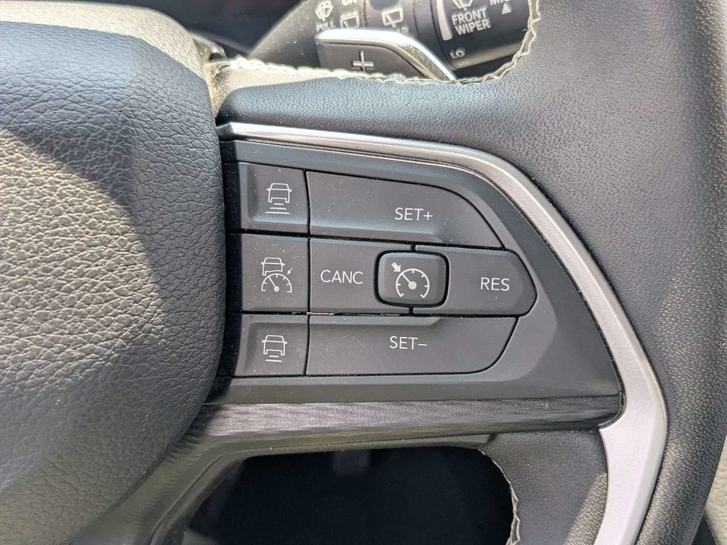Used 2023 Jeep Grand Cherokee Laredo RWD image 25