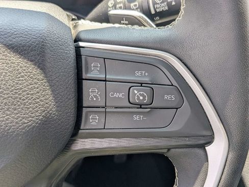 Used 2023 Jeep Grand Cherokee Laredo RWD image 25