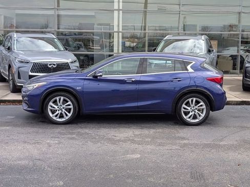 Used 2017 INFINITI QX30 image 3