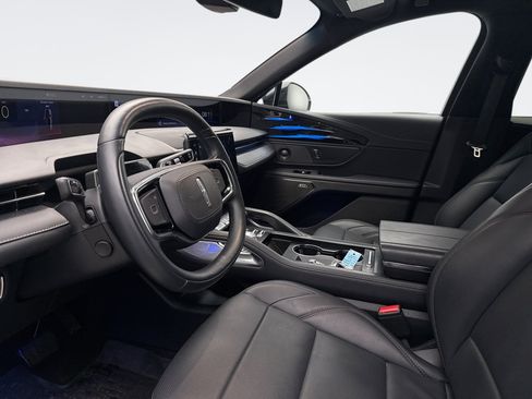 Used 2024 Lincoln Nautilus Premier w/ Equipment Group 102A image 9