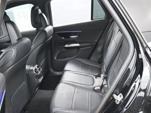 Used 2024 Mercedes-Benz GLC 300 4MATIC image 33