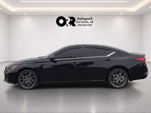 Used 2023 Nissan Altima 2.0 SR FWD image 3