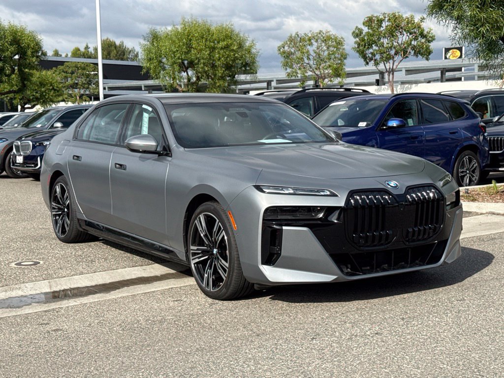 Certified 2024 BMW i7 xDrive60 AWD/4WD image 6