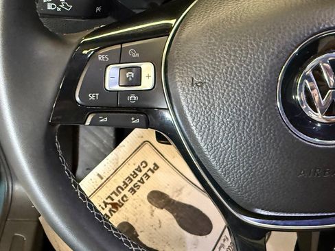 Used 2021 Volkswagen Tiguan SEL w/ 3-Row Tiguan MDO Package image 9