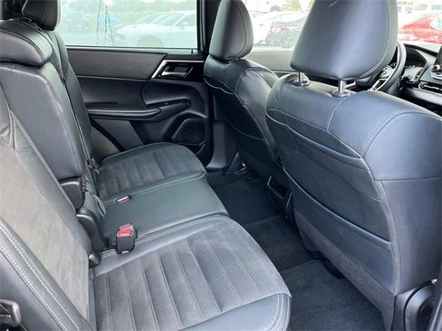 Used 2023 Mitsubishi Outlander SE Black Edition image 22