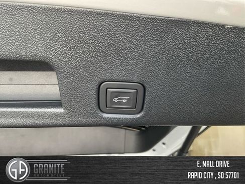 Used 2025 Buick Enclave Sport Touring w/ Super Cruise Package AWD/4WD image 13