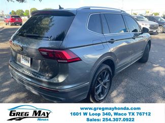 Used 2024 Volkswagen Tiguan SE w/ Panoramic Sunroof Package FWD video 3