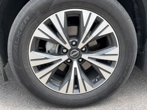 Used 2023 Nissan Rogue SV w/ SV Premium B Package FWD image 4