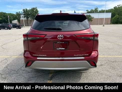 Used 2021 Toyota Highlander Platinum AWD/4WD image 4