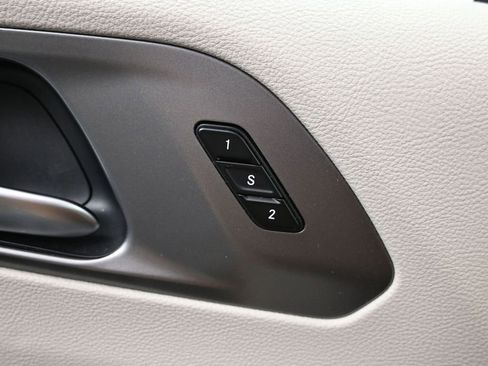 Used 2023 Chrysler Pacifica Touring-L FWD image 23