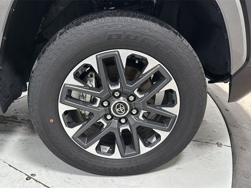 Used 2024 Toyota Tundra Limited image 21