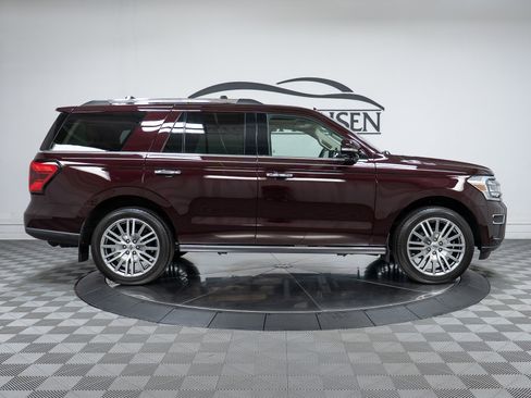 Used 2024 Ford Expedition Limited AWD/4WD image 4