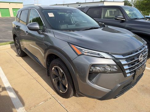 Used 2025 Nissan Rogue SV AWD/4WD image 5