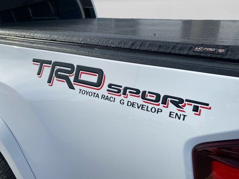 Used 2021 Toyota Tacoma SR5 RWD image 11