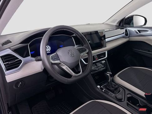 New 2025 Volkswagen Taos SE image 9