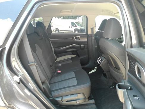 Used 2025 Kia Sorento LX FWD image 24