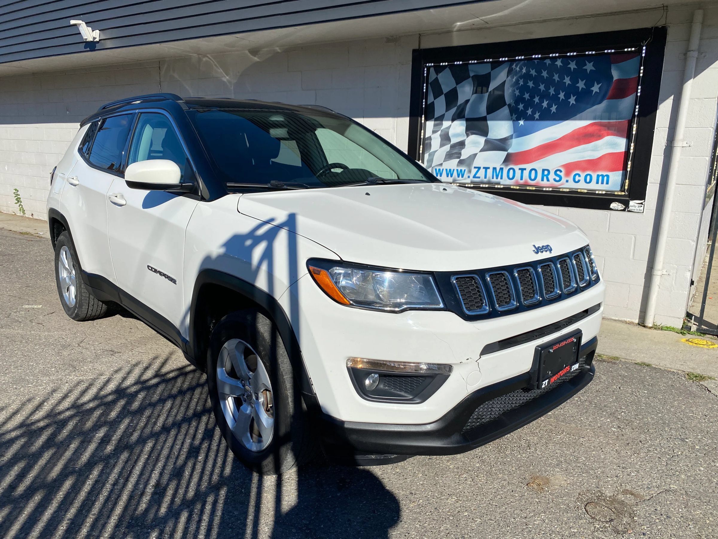 Used 2019 Jeep Compass Latitude w/ Cold Weather Group AWD/4WD image 1