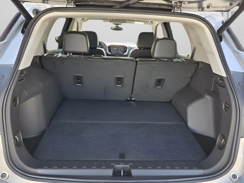 Used 2024 GMC Terrain SLT AWD/4WD image 13