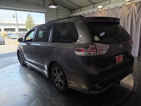 Used 2015 Toyota Sienna SE w/ SE Preferred Package FWD image 7