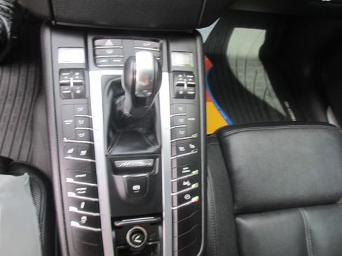 Used 2018 Porsche Macan Turbo image 78