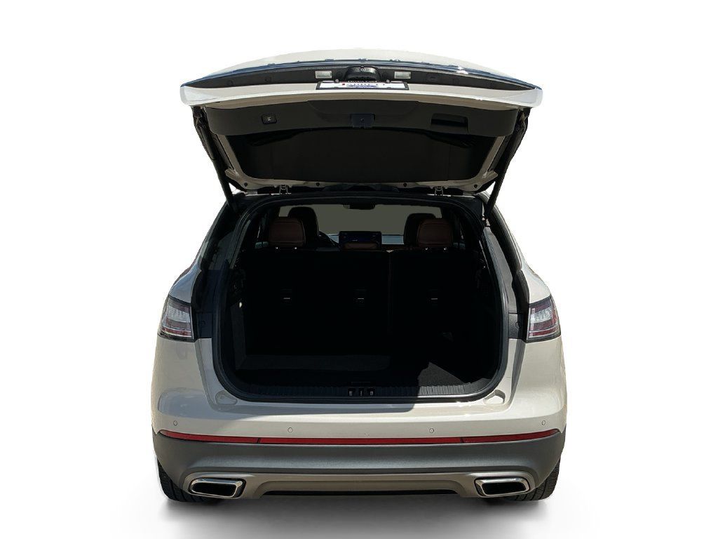 Used 2023 Lincoln Nautilus Reserve w/ Equipment Group 201A FWD image 9