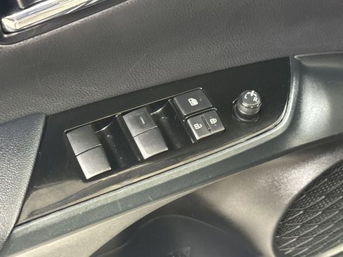 Used 2022 Toyota Prius LE image 18