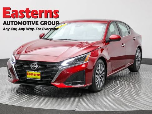 Used 2023 Nissan Altima 2.5 SV w/ SV Premium Package FWD image 1