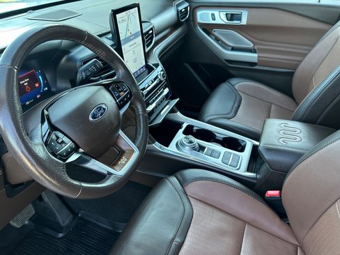 Used 2021 Ford Explorer King Ranch w/ Premium Technology Package image 9