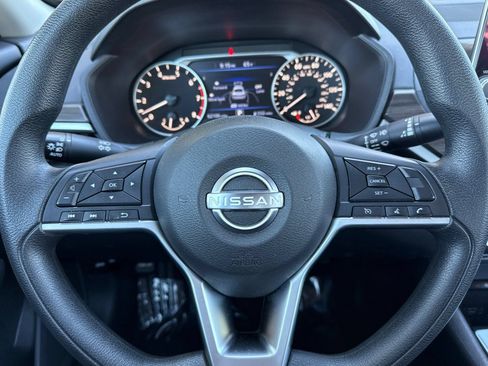 Used 2024 Nissan Altima 2.5 SV FWD image 27
