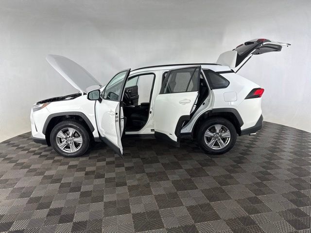 Used 2025 Toyota RAV4 XLE AWD/4WD image 11